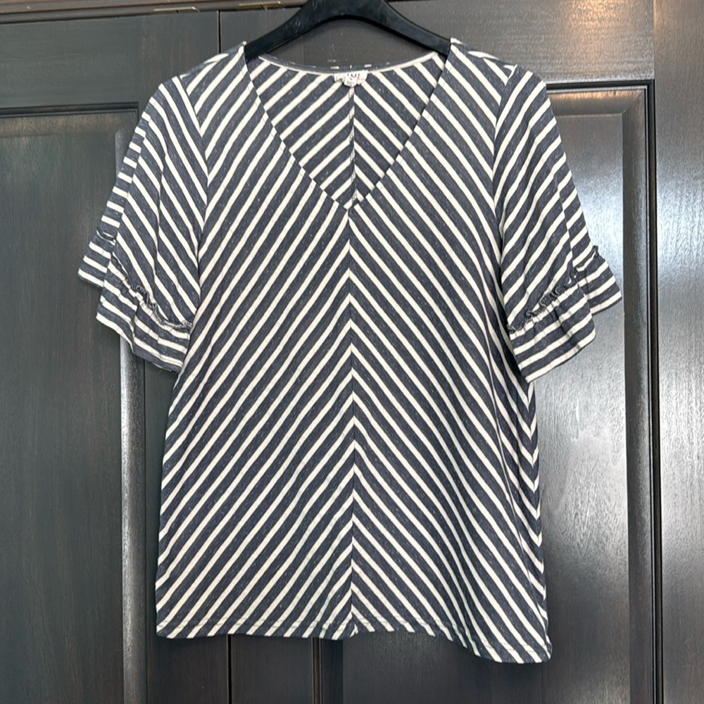 Bibi Women’s blue white stripe short sleeve top Size Medium